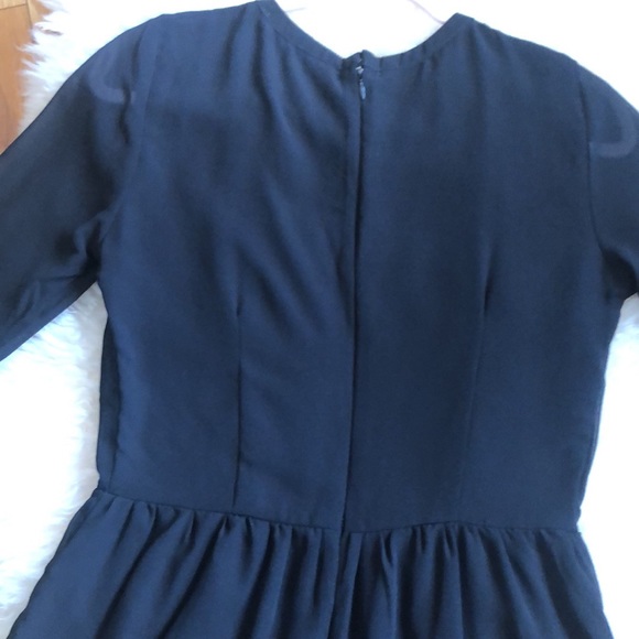 ABERCROMBIE & FITCH zip back sheer sleeve romper in black. Size 2. - Picture 11 of 15